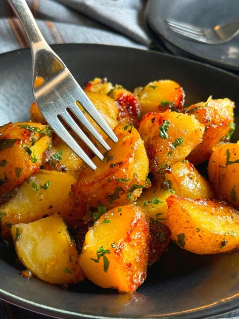 Korean Honey Butter Potatoes | 12 Tomatoes Korean Style Potatoes, Hibachi Potatoes, Korean Potatoes Side Dishes, Honey Butter Potatoes, Honey Potatoes Recipes, Honey Gold Potatoes Recipes, Korean Potato Side Dish, Honey Potatoes, Gold Potato Recipes