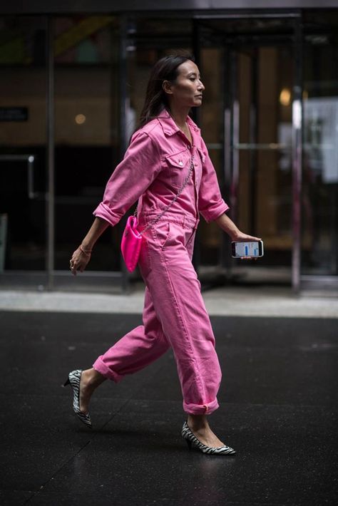 Look Rose, New York Fashion Week Street Style, Nyfw Street Style, Women Fashion Edgy, Womens Fashion Edgy, Looks Street Style, Street Style Trends, Mode Inspo, Fashion Week Street Style