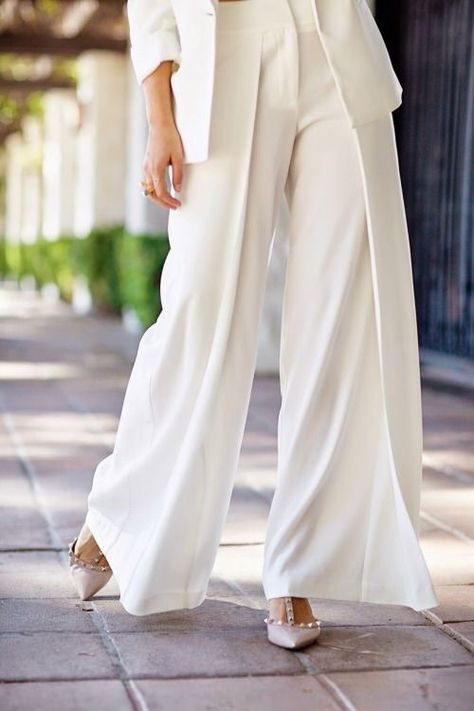 Wide Leg Pants Outfit Dressy, White Wide Leg Pants Outfit, Pants Outfit Dressy, Wide Leg Pants Outfit, White Wide Leg Pants, Classy Clothes, Emerging Designers Fashion, Leg Pants Outfit, 24th Birthday