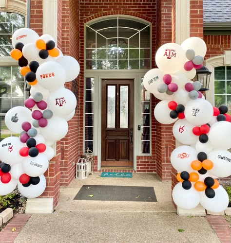 College Balloon Garland, College Balloon Arch, Graduation Party Balloon Ideas, Combined Grad Party, Grad Party Balloon Ideas, Ou Grad Party, Double Graduation Party Ideas, Backyard Grad Party Aesthetic, Combined Graduation Party Ideas