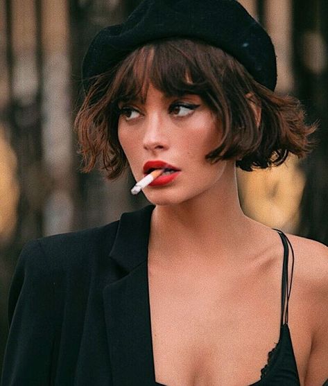 Taylor Lashae, French Girl Aesthetic, Vintage Parisian, Parisian Aesthetic, Drawing Hair, Hairstyle Tutorials, Haircut Styles, French Women, Anime Hair