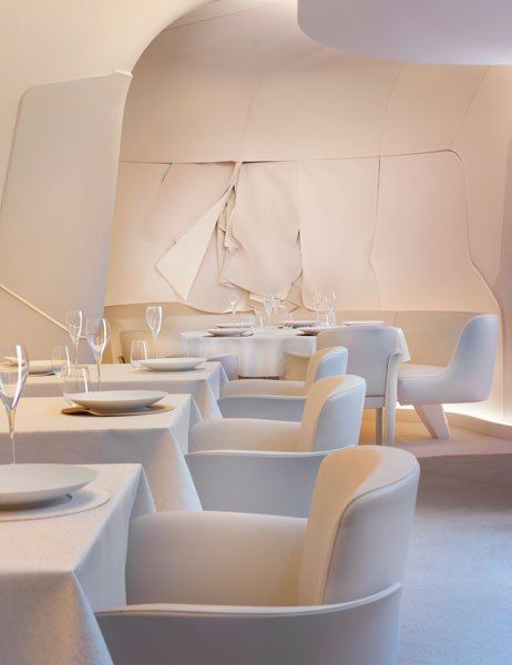 The walls of Sur Mesure par Thierry Marx look as if they’re lined with layers of rough-cut white canvas White Restaurant, Restaurant Paris, Luxury Restaurant, Bar Interior, Paris Restaurants, Bar Design Restaurant, Paris Design, Hospitality Design, Bar Restaurant