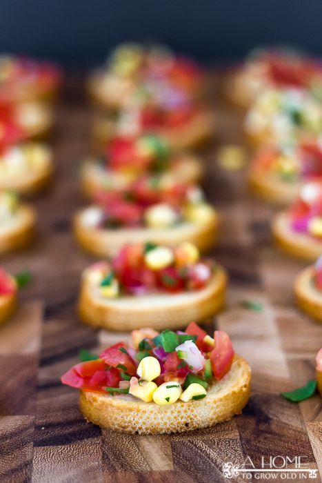 Mexican Bruschetta, Brushetta Appetizers, Mexican Finger Foods, Gluten Free Puff Pastry, Mini Hamburgers, Mexican Appetizers, Classic Appetizers, Bruschetta Recipe, Mexican Dinner