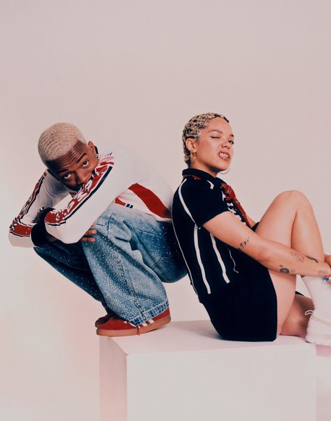 Couple Dynamic Poses, Duo Model Photoshoot, Editorial Poses Two People, Baddie Duo Poses, Duo Photoshoot Ideas Man And Woman, Man And Woman Photoshoot, Double Peace Sign Pose, 90s Couples Photoshoot, Studio Shoot Poses