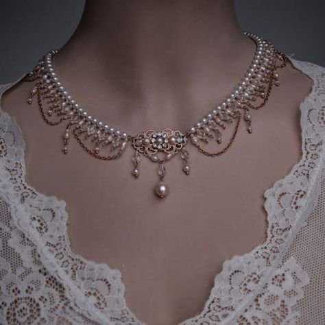 Fantasy Princess Jewelry, Royal Necklace Aesthetic, Victorian Jewelry Aesthetic, Princess Aesthetic Jewelry, Regency Era Necklace, Brigerton Jewelry, Antique Jewelry Aesthetic, Medieval Jewelry Necklaces, Regency Era Accessories