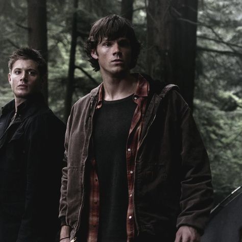 Sam And Dean Costume, Supernatural Outfits Ideas, Dean Winchester Aesthetic Outfit, Supernatural Aesthetic Outfit, Supernatural Outfit Ideas, Sam Winchester Outfit, Jacen Solo, Spn Aesthetic, Supernatural Sam Winchester