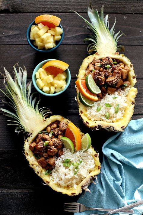 These bowls taste like summer and are super simple to make - try it for dinner! Teriyaki Chicken And Pineapple, Pineapple Chicken Teriyaki, Healthy Drink Ideas, Teriyaki Pineapple Chicken, Teriyaki Bowls, Pineapple Bowls, Sweet Red Chili Sauce, Chicken And Pineapple, Crispy Chicken Burgers