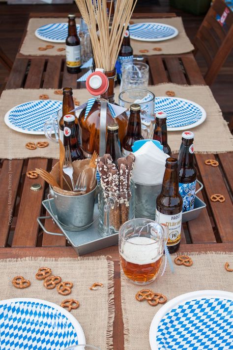 Oktoberfest Party Tablescape - part of Craft Beering's Oktoberfest Bash! Octoberfest Party Ideas, Oktoberfest Hairstyle, Oktoberfest Party Decorations, Octoberfest Party, Barbecue Wedding, German Beer Festival, Wedding Drink Bar, Oktoberfest Decorations, Oktoberfest Germany