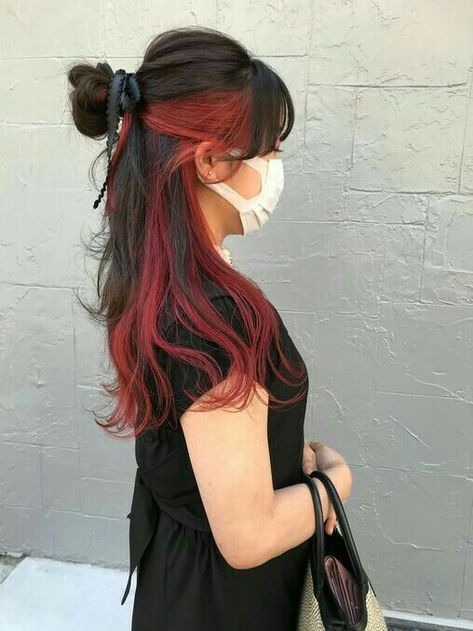 Red Underdye Hair, Pelo Color Borgoña, Underdye Hair, Hidden Hair Color, Cheveux Oranges, Hair Color Underneath, Peekaboo Hair, Red Hair Inspo, Wine Hair