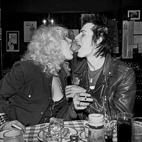 Sid Vicious Nancy, Nancy Spungen, Punk Couple, Kurt And Courtney, Sid And Nancy, 70s Punk, British Punk, Punk Culture, Sid Vicious