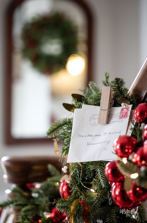 Styling a Staircase Christmas Garland #christmas #garland #holiday #decor #decorating #banister# #vintage #vintagechristmas Staircase Christmas Garland, Aesthetic Cozy Christmas, Christmas Aesthetic Cozy, Staircase Christmas, Cozy Christmas Aesthetic, Christmas Garland On Stairs, Christmas Stairs Decorations, Christmas Stairs, Christmas Staircase