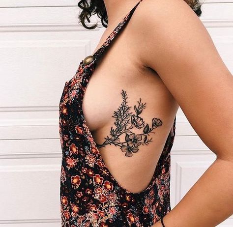 Tattoo Planets, Tattoos For Women On Thigh, Cage Tattoos, Ribcage Tattoo, Hidden Tattoos, Fan Tattoo, Beautiful Flower Tattoos, Geniale Tattoos, Tattoo Feminina