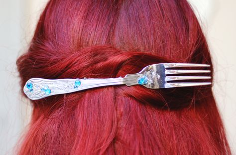 Briar Rose: Make your own dinglehopper. Diy Dinglehopper, Dinglehopper Hair, Makeup By Ariel, Ariel Cosplay Mermaid, Ariel Accessories, Pink Mermaid Accessories, Ariel Necklace, Ariel Cosplay, Ariel Costumes