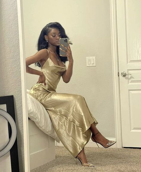 𝓑𝓵𝓪𝓬𝓴 𝓦𝓸𝓶𝓮𝓷 𝓢𝓾𝓹𝓻𝓮𝓶𝓬𝔂♛👑👸🏿🤎💜✨ on Twitter: "Goddess☾… " Gold Mermaid Prom Dresses, Simple Prom Dress, Spaghetti Strap Prom Dress, Floor Length Prom Dresses, Dress Spaghetti, Party Dress Long, Mermaid Prom Dresses, Long Prom Dress, Dresses Short