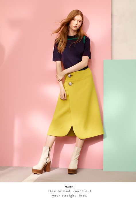 Resort 2016 designer collections: Marni sweater and skirt. Lookbook Poses, Photo Studio Design, Western Womens Fashion, City Project, Sophie Hulme, Seamless Paper, Studio Ideas, Trik Fotografi, Sweaters Online