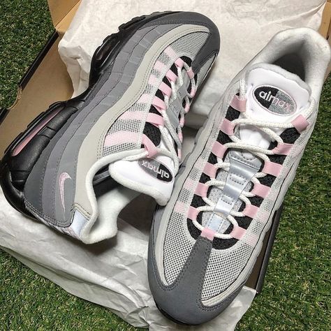 Nike Airmax 95, Trendy Shoes Sneakers, Dr Shoes, Pretty Shoes Sneakers, Fresh Shoes, Shoe Inspiration, Hype Shoes, Aesthetic Shoes, Swag Shoes