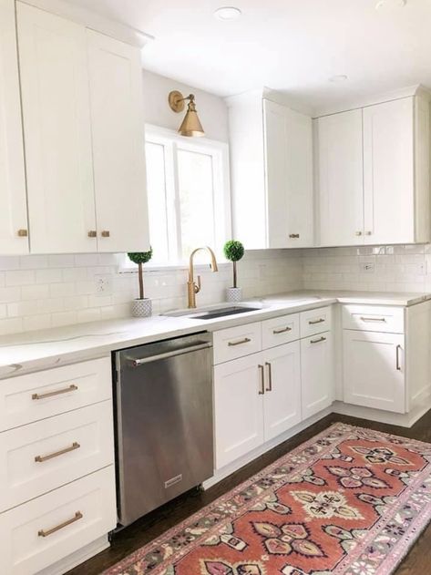 White Shaker Cabinets Gold Hardware, Gold Hardware Kitchen, Gold Kitchen Hardware, Brass Kitchen Hardware, White Shaker Kitchen Cabinets, Caitlin Wilson, White Shaker Kitchen, Classic White Kitchen, White Shaker Cabinets