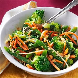 Ginger-Sesame Steamed Vegetable Salad Recipe Hot Salad, Warm Salad Recipes, Veggie Salad Recipes, Steamed Veggies, Vegetable Salad Recipes, Rainbow Salad, Bean Recipe, Alkaline Recipes, Vegetarian Salad Recipes