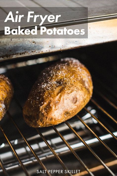 Toaster Oven Baked Potato, Quick Baked Potato, Skillet Food, Pepper Skillet, Cooking Baked Potatoes, Crispy Baked Potatoes, Air Fryer Baked Potato, Perfect Baked Potato, Making Baked Potatoes