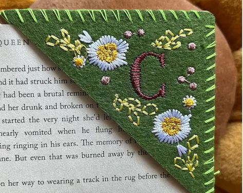 Personalized Hand Embroidered Corner Bookmark 26 Letters and - Etsy New Zealand Felt Bookmark Corner, Hand Embroidered Corner Bookmark, Embroidered Corner Bookmark, Bookmark Felt, Bookmark Corner, Corner Bookmark, Bookclub Gifts, Books For Moms, Corner Bookmarks