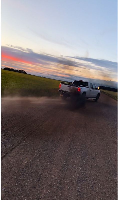 Truck Asthetic Picture, Truck Asethic, Big Truck Aesthetic, Truck Girl Aesthetic, Cute Country Pictures, Country Truck Aesthetic, Truck Aesthetic, Muddy Trucks, Country Trucks