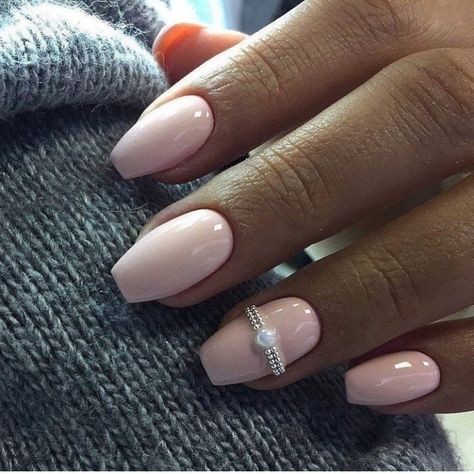 Pink Short Ballerina Nails, Ballerina Short Nails Designs, Cute Ballerina Nails Short, Nails Ballerina Short, Ballerina Short Nails, Short Ballerina Nails, Mountain Nails, Ballerina Nails Short, Ballerina Nails Shape