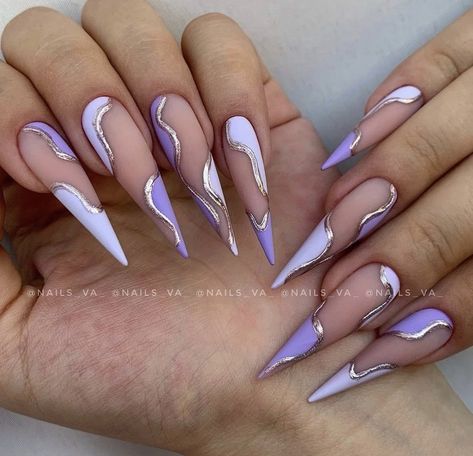 2024 Stiletto Nails, Purple Stilleto Nails Designs, Stiletto Nails Designs Spring, Purple Stilletos Nails, Staleto Nails Long Design, Lavender Stiletto Nails, Stilleto Nails 2024, Purple Stilleto Nails, Purple Nails Stiletto