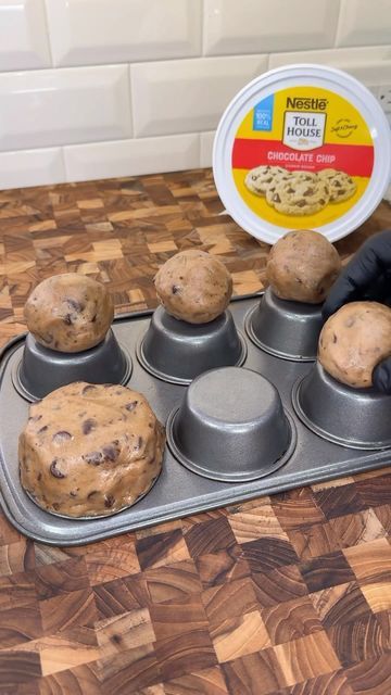 Edible Cookie Bowl Hack, Edible Cookie Bowl, Edible Cookie Dough Recipe For One, Creative Deserts, Chocolate Chip Cookie Bowls, Moist Cupcake Recipes, 2023 Meals, Satisfying Recipes, Chocolate Chip Cookie Cups