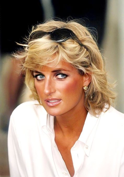 Diana Haircut, Diana Hair, Princess Diana Hair, Royal Family Portrait, Princess Diana Fashion, Princess Diana Family, Princess Diana Photos, Princess Diana Pictures, Hair Mistakes