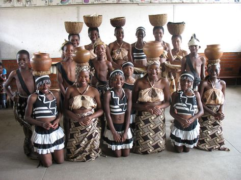 5 Fascinating Facts About The Shona People | Rhino Africa Blog Mozambique Traditional Attire, Shona Traditional Attire, Zimbabwean Traditional Wear, Zimbabwean Culture, Zimbabwe Culture, Ancient Zimbabwe, Zimbabwean Art, Zimbabwe Women, Zimbabwe History