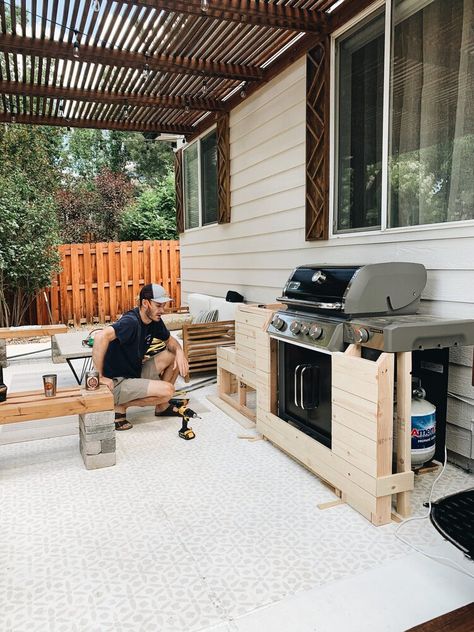 Outdoor Grill Area Diy, Diy Bbq Area, Outdoor Kitchen Diy, Small Outdoor Kitchen Design, Small Garden Design Ideas, Simple Outdoor Kitchen, Small Outdoor Kitchens, Ikea Outdoor, Outdoor Grill Area