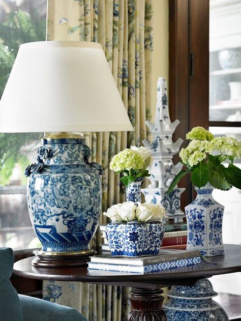 Decorate your favorite coffee table with china vases such as these. They look absolutely classy and can match just about any interior because of their pretty patterns. Blue And White Vases, Ginger Jar Lamp, زجاج ملون, Blue White Decor, Chinoiserie Chic, Blue Pottery, Blue And White China, White Rooms, Jar Lamp