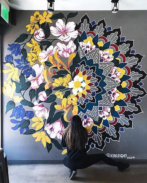 mazing! Larger than life floral mandala by @kirileigh7! Curated by @yaseenarts www.artfido.co Mandala Wall Art Murals, فن الرسم بالمسامير, Snapdragon Flowers, Creative Wall Painting, Canvas For Beginners, Wall Painting Decor, Deco Originale, Wall Paint Designs, Mandala Wall Art