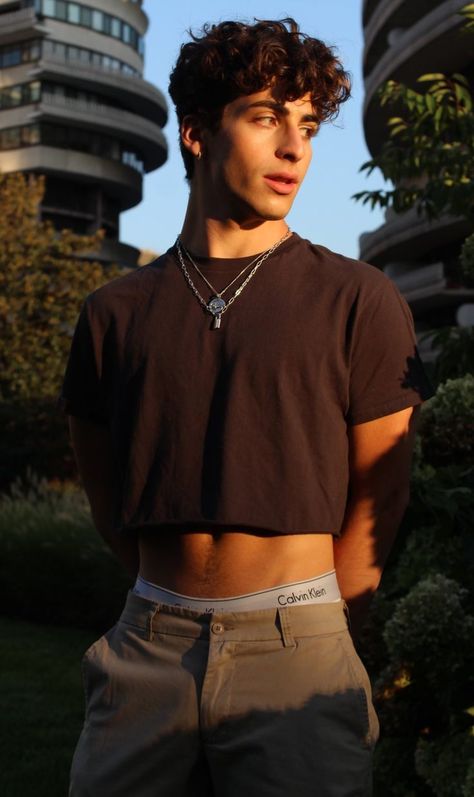 Male crop top Men Crop Top Outfit, Crop Top Outfits Men, Men Crop Top, Mode Queer, Crop Top Boys, Crop Top Men, Gay Outfits, Boys In Crop Tops, Spiritual Fashion