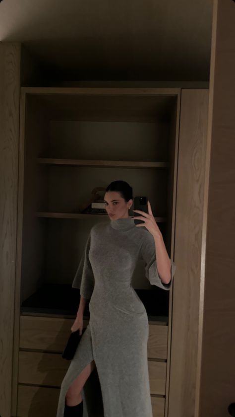 Stile Kendall Jenner, Mode Chanel, Chique Outfits, Grey Sweater Dress, Kendall Jenner Outfits, Looks Street Style, Modest Fashion Outfits, Kendall Jenner Style, Looks Chic