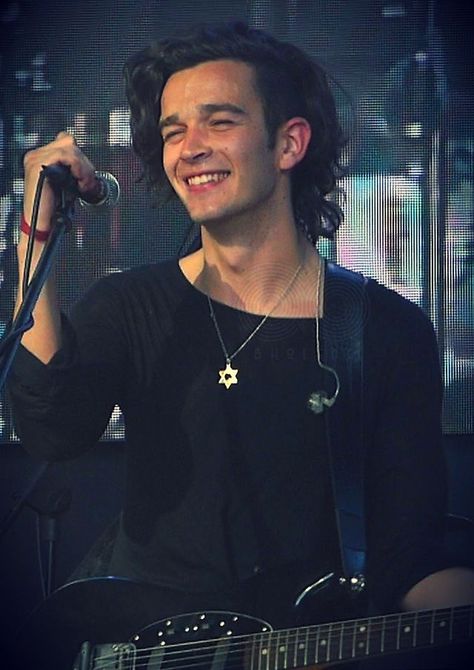 Fine smile The 1975 Matthew Healy, Matty 1975, Matthew Healy, George Daniel, Matt Healy, Matty Healy, Hozier, The 1975, Attractive People