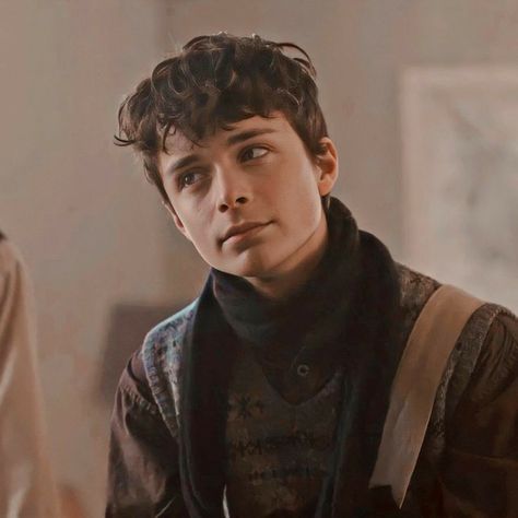 Gilbert Blythe Actor, Lucas Jade Zumann, Anne White, Gilbert And Anne, Gilbert Blythe, Hottest Male Celebrities, Anne With An E, Anne Shirley, Enola Holmes