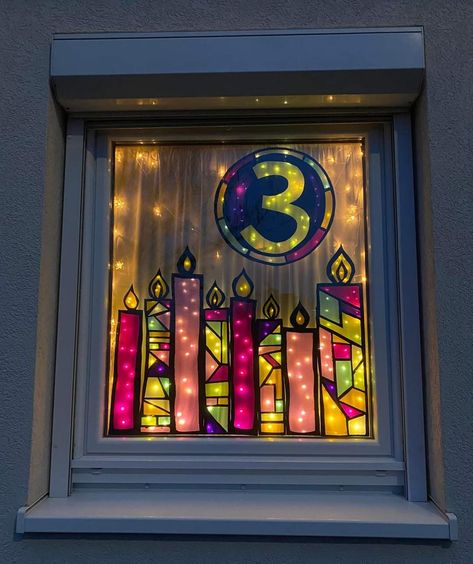 Advent Window Display Ideas, Advent Window Ideas Diy, Window Advent Calendar Ideas, Christmas Advent Window Ideas, Christmas Advent Windows, Living Advent Calendar Window Ideas, Advent Windows Ideas, Christmas Advent Window, Advent Window Ideas