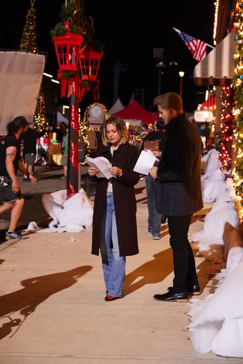 Studying lines on set of my new Hallmark Christmas movie “Christmas Town” Photo by : Melissa Coulier #hallmarkchannel #christmastown #onset #runninglines #bts Hallmark Winter Outfits, Hallmark Movie Outfits Winter, Hallmark Movie Aesthetic, Hallmark Movie Outfits, Hallmark Christmas Aesthetic, Christmas Hallmark Movies, North Pole Experience, Mas Outfits, Aurora Teagarden