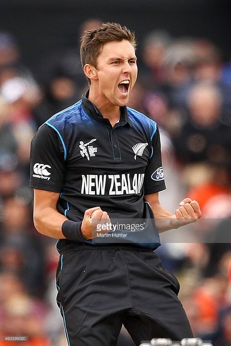 Trent Boult of New Zealand celebrates the wicket of Kumar Sangakkara of Sri Lanka during the 2015 ICC Cricket World Cup match between Sri Lanka and New Zealand at Hagley Oval on February 14, 2015 in Christchurch, New Zealand. Trent Boult Wallpaper, World Cup Photos, Trent Boult, New Zealand Cricket Team, Kumar Sangakkara, Cricket Lover, Cricket T Shirt, Kane Williamson, Ms Dhoni Wallpapers