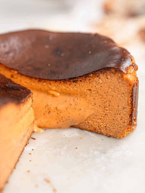 Thai Tea Basque Cheesecake - Catherine Zhang Thai Tea Brownies, Thai Tea Cheesecake, Thai Tea Desserts, Thai Tea Recipe, Asian Inspired Desserts, Catherine Zhang, Lemon Ricotta Cheesecake, Basque Burnt Cheesecake, Fluffy Cheesecake