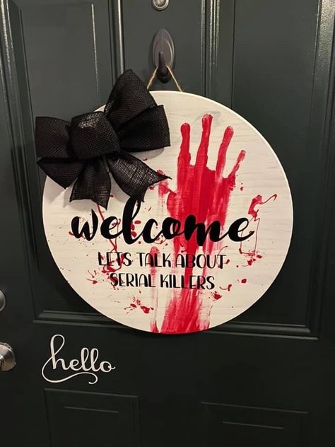 Wood Rounds Door Hanger Halloween, Halloween Decor Cricut Projects, Halloween Door Round Signs, Welcome Sign Front Door Halloween, Halloween Front Door Signs Diy, Halloween Decor All Year Round, Door Signs Diy Halloween, Halloween Welcome Sign Diy, Round Wooden Halloween Signs