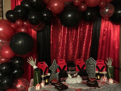 #thriller #halloween party Michael Jackson Thriller Themed Halloween Party, Vampire Halloween Party, Horror Themed Party, Vampire Party, Red Birthday Party, Halloween Themed Birthday Party, Horror Party, Movie Birthday Party, Movie Themed Party