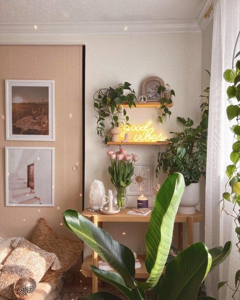 Transform your space into a tranquil haven with Vellabox - the ultimate all-natural candle subscription. Let your dream decor come to life with our carefully curated scents and eco-friendly candles. 📷: @styledby.rhonda Neon Sign Living Room, Good Vibes Neon Sign, Vibes Neon Sign, Candle Surprise, Match Jar, Artisan Candles, Eco Friendly Candles, Natural Candles, Dream Decor