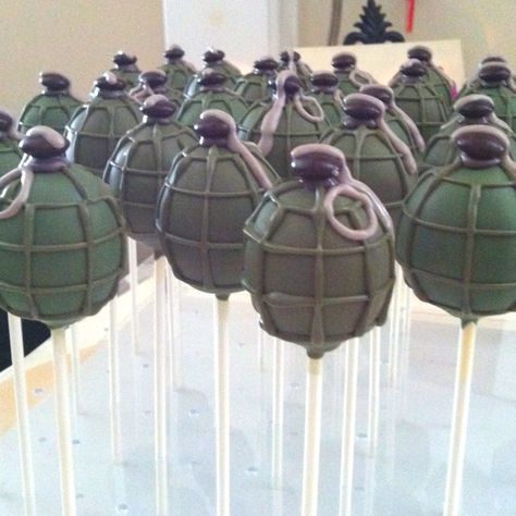 Army Grenades Cake Pops By Janine Best Birthday Cupcakes, Halo Birthday Parties, Army Themed Birthday, Soldier Party, Halo Party, Camo Birthday Party, Birthday Cupcakes Boy, Army Cake, Camouflage Party