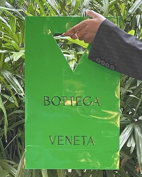 Bottega Veneta Packaging, Bottega Veneta Store Interior, High-end Green Box Bag For Shopping, Bottega Veneta Bag Green, Bottega Veneta Logo, Craft Packaging, Bag Design, Shopper Bag, Bottega Veneta