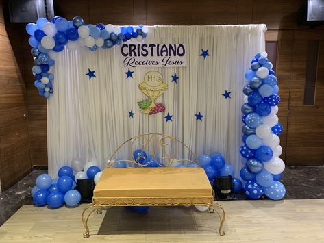 #communion #holycommunion #balloons #unevenballoons Communion Backdrop Ideas, Communion Decorations Boy, First Communion Backdrop Ideas, First Holy Communion Decoration Ideas, Communion Cake Pops, Holy Communion Cake, First Holy Communion Cake, Naming Ceremony Decoration, First Communion Decorations