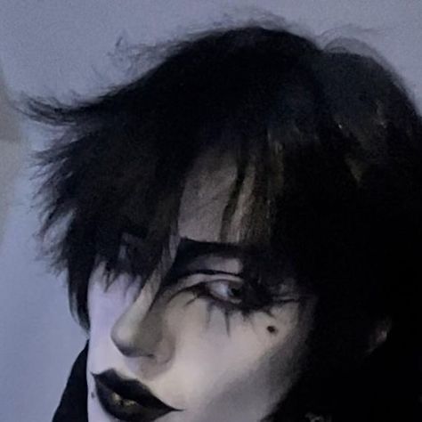 Goth Angel Makeup, Goth Eye Makeup Men, Male Gothic Makeup, Goth Makeup For Men, Male Trad Goth Makeup, Goth Makeup Masculine, Men Goth Makeup, Masc Trad Goth, Mens Goth Makeup