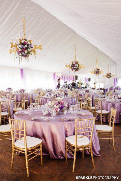 Lavender and Gold | Gold Theme Wedding Ideas, from Cakes, Invitation, Bridesmaid and Groomsmen Motif, Decorations and so much more! This is your ultimate guide on how to choose and match the perfect Gold colour for your Special Wedding Day! Wedding Table Centerpieces Purple, Rapunzel Wedding, Tangled Wedding, Reception Table Settings, Purple And Gold Wedding, Quince Decorations, Purple Wedding Theme, Mauve Wedding, Tafel Decor