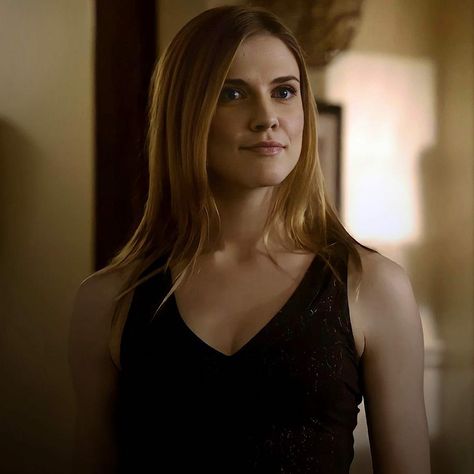 Sara Canning Vampire Diaries, Jenna Sommers Icons, Jenna Vampire Diaries, Jenna Tvd, Tvd Women, Jenna Sommers, Team Salvatore, Deacon St John, Sara Canning